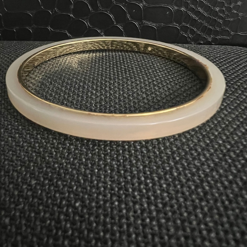 J.Crew Cream Resin Gold Tone Rim Bangle Bracelet Size 7.75 Cottagecore - Picture 3 of 7